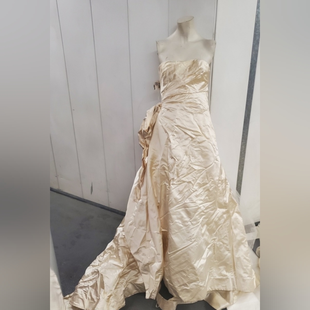Vera Wang Dutchesse Wedding Wrap Dress SZ 8 Ivory Silk strapless Ball gown Sash - Picture 3 of 16